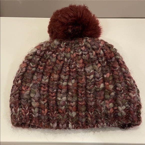 Stilestro Accessories - Cozy Knit Hat with Pom-Pom